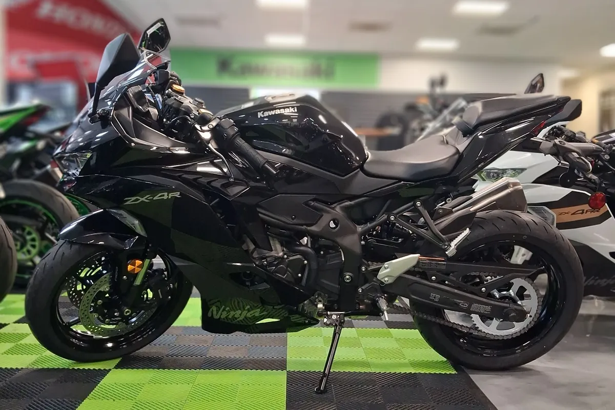 2025 Kawasaki Ninja® ZX™-4R ABS at Power Lodge Florida in Bonita Springs