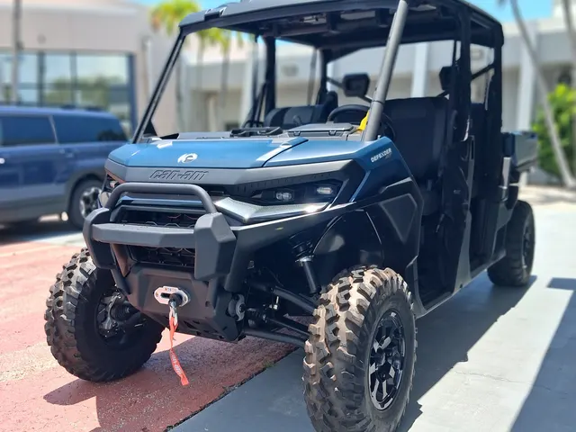 2026 Can-Am Defender MAX XT HD11 with 10.25 in. touchscreen display